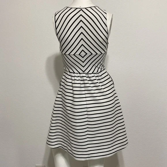Maeve Anthropologie Black & White Mitred Striped Fit & Flare Dress Size 0 - Picture 4 of 5